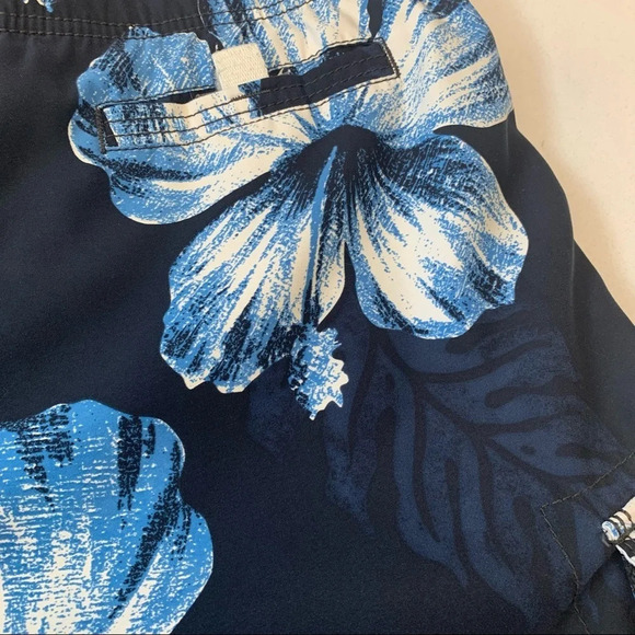 Abercrombie & Fitch Swim Shorts Trunks Men Large Cargo Pocket Floral Print Beach - Picture 4 of 12
